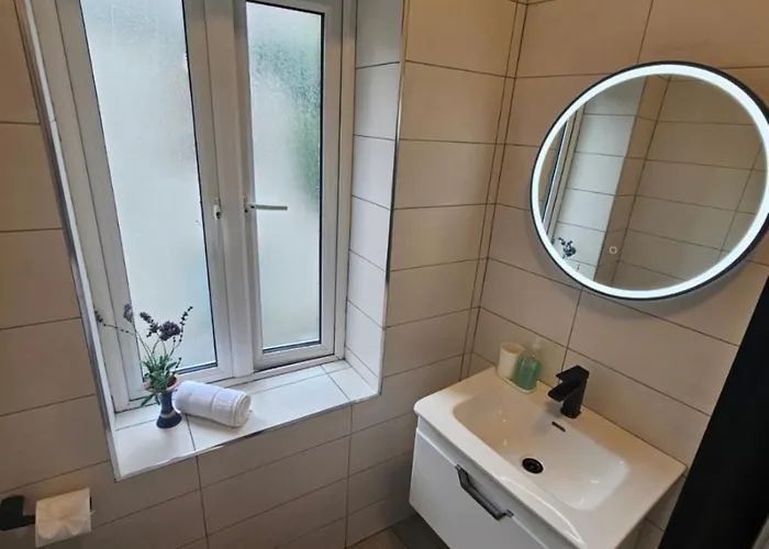 3 Eyre Square Lane *