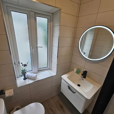 3 Eyre Square Lane *